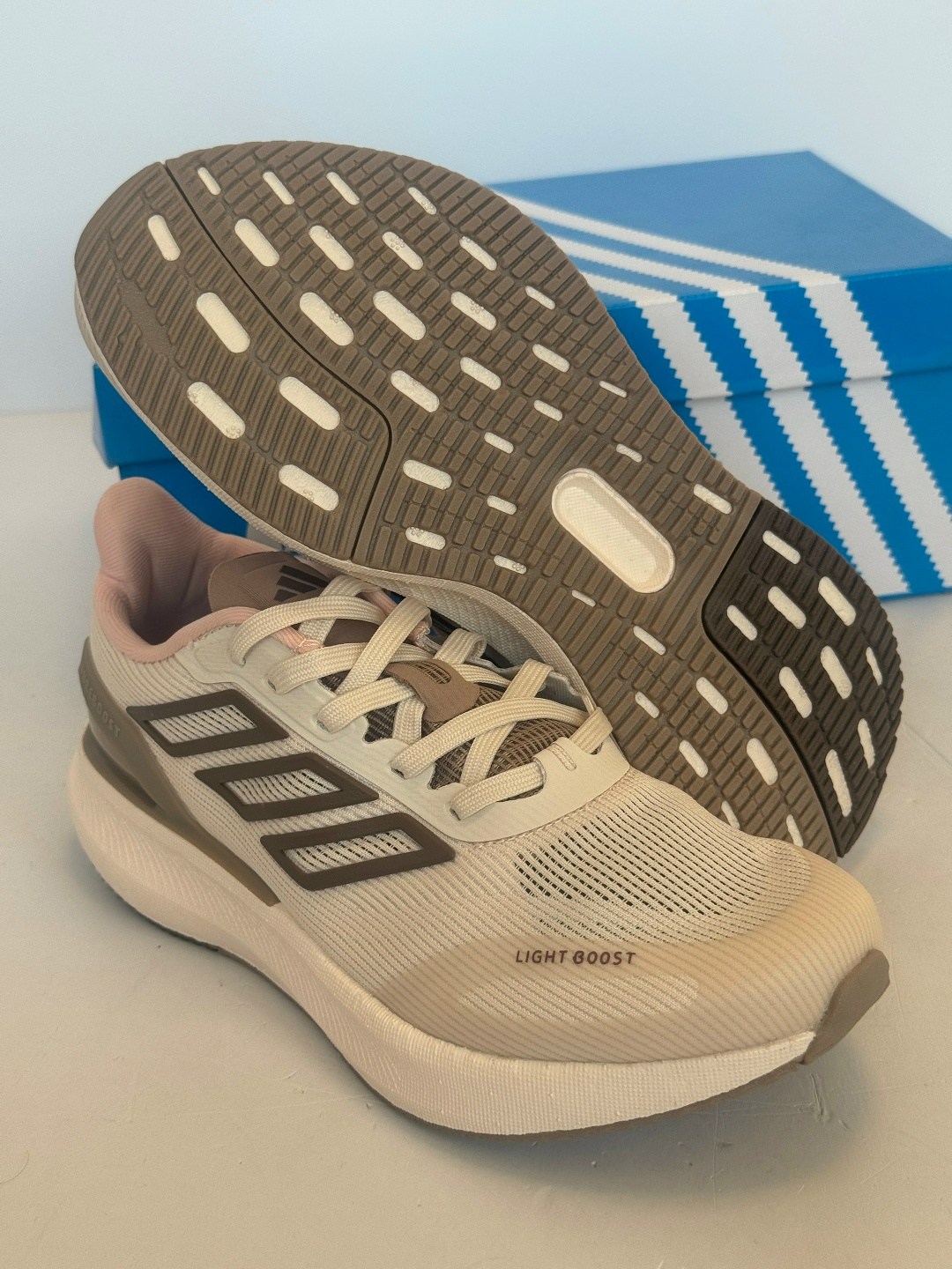 кроссовки adidas,кроссовки женские adidas,кроссовки мужские женские adidas,кроссовки для бега adidas supernova,кроссовки