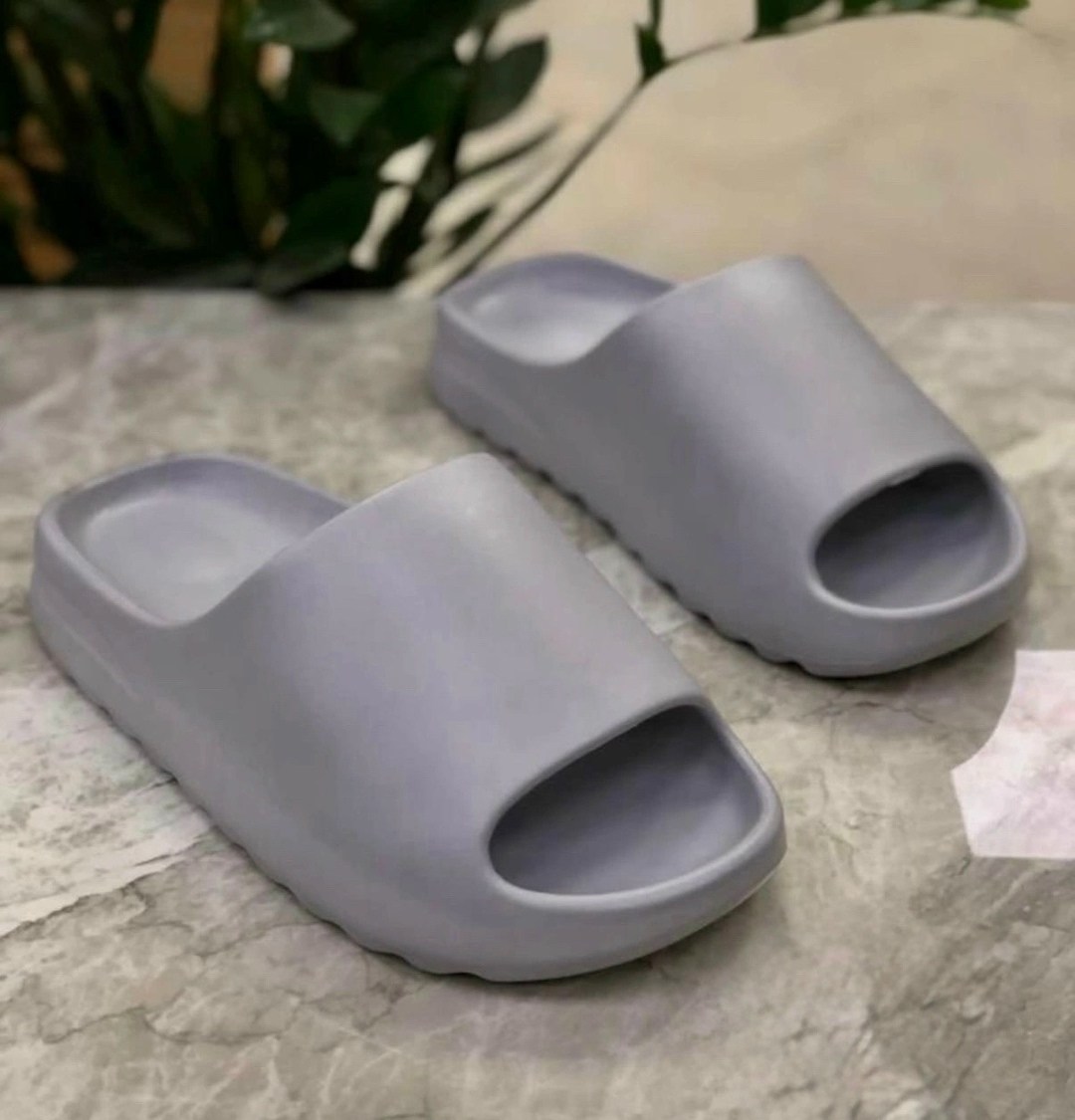 шлепанцы женские,,белые шлепанцы,тапки adidas yeezy slide desert sand,модные тапочки