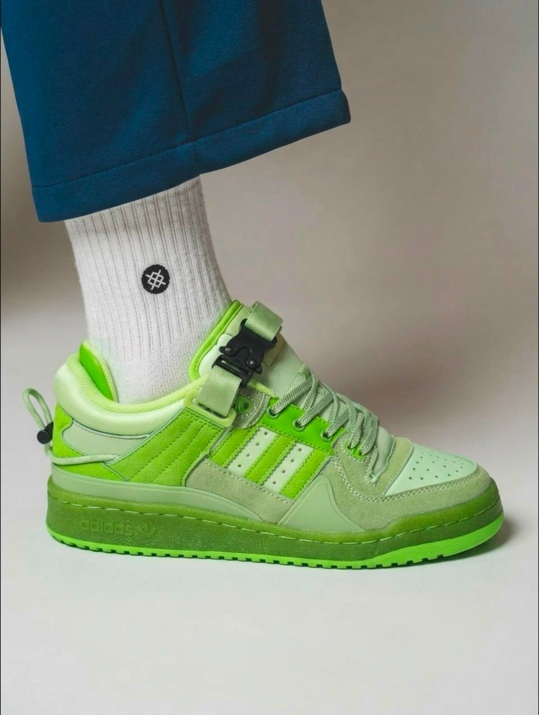кроссовки адидас бэд банни,кроссовки adidas forum low bad bunny,кроссовки детские adidas forum low x dr. seuss grinch зеленый,кроссовки adidas forum low the grinch (зеленые),зеленые кроссовки адидас