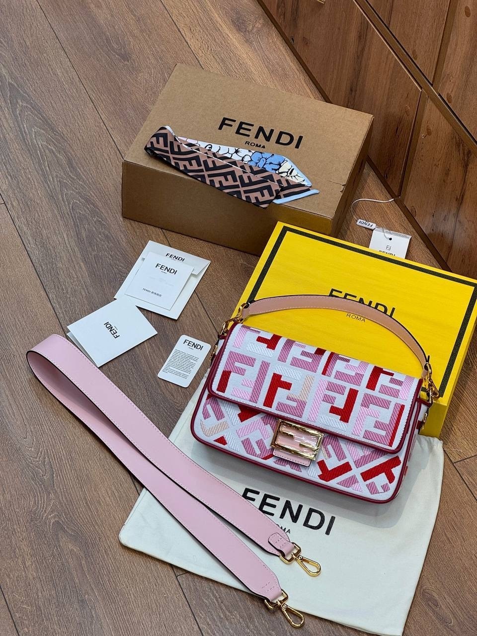 сумка fendi,fendi сумка на плечо,fendi сумка на плечо багет,женская сумка fendi,fendi сумка багет