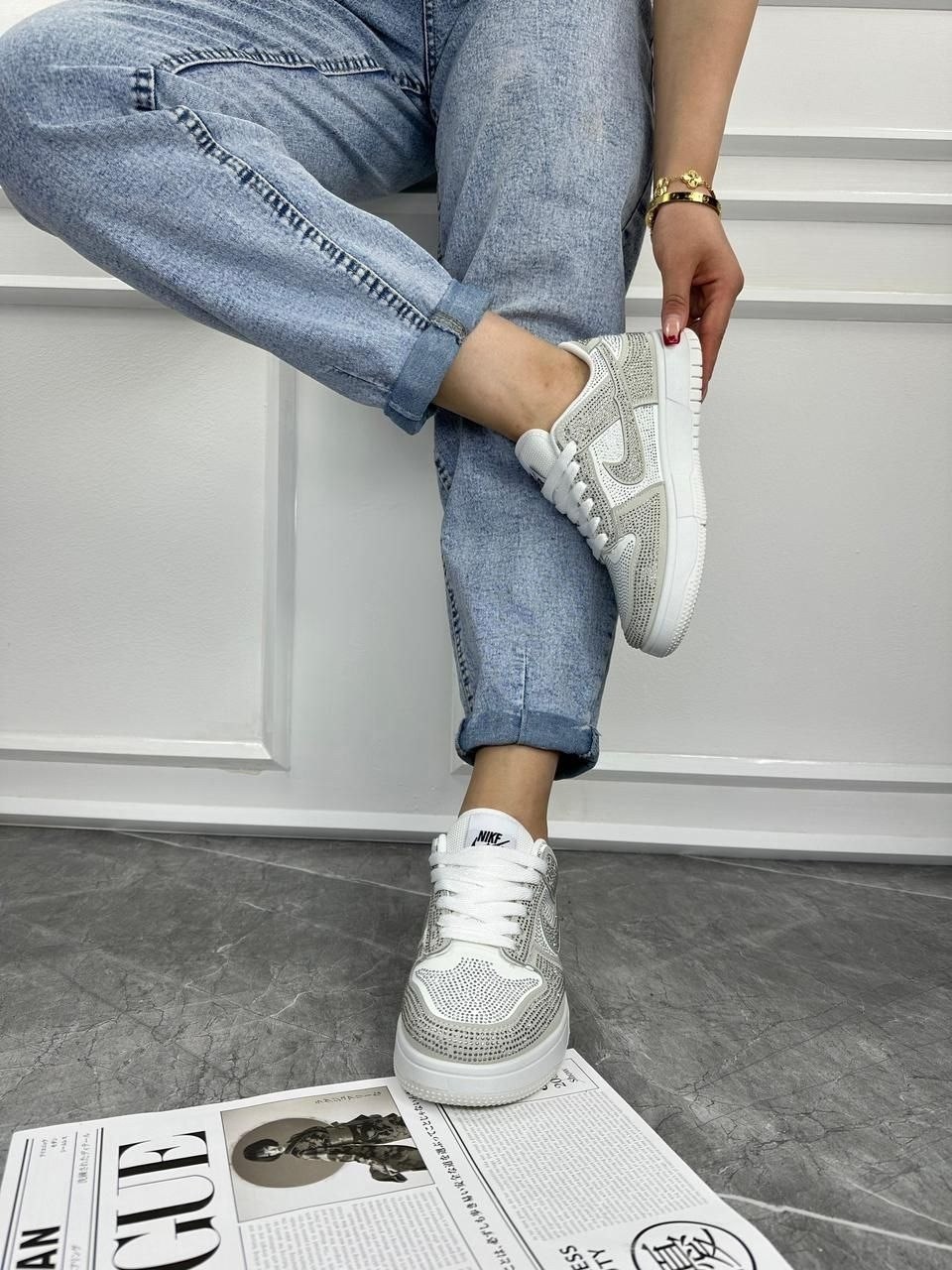 кроссовки,женские кроссовки,swarovski air jordan 1 low hm9208 001,swarovski x nike air jordan 1 low og "stealth",swarovski air jordan 1 low og crystal stealth hm9208-001