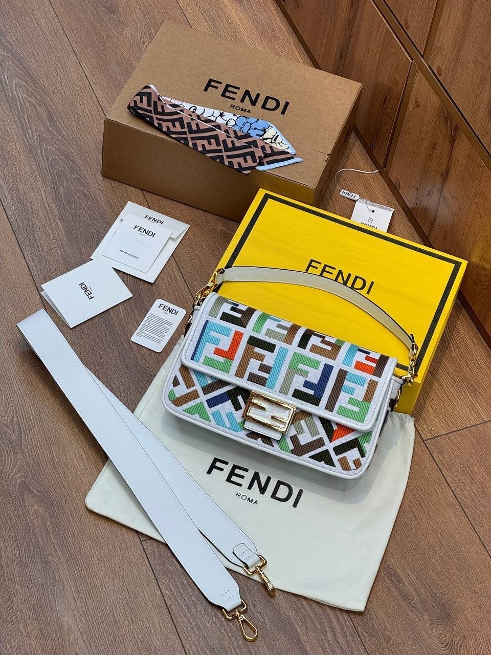 сумка fendi,fendi сумка на плечо,fendi сумка на плечо багет,женская сумка fendi,fendi сумка багет