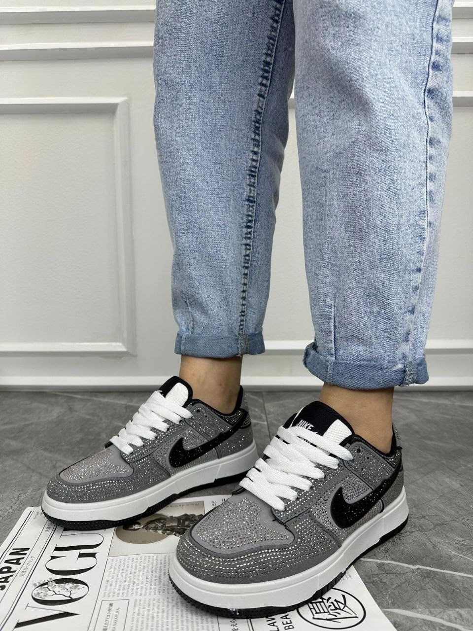 кроссовки,женские кроссовки,swarovski air jordan 1 low hm9208 001,swarovski x nike air jordan 1 low og "stealth",swarovski air jordan 1 low og crystal stealth hm9208-001