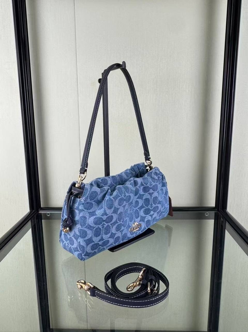 сумка coach denim,coach ch139 teri shoulder bag signature chambray blue,coach женская сумка,coach denim sling shoulder bag,cумка coach
