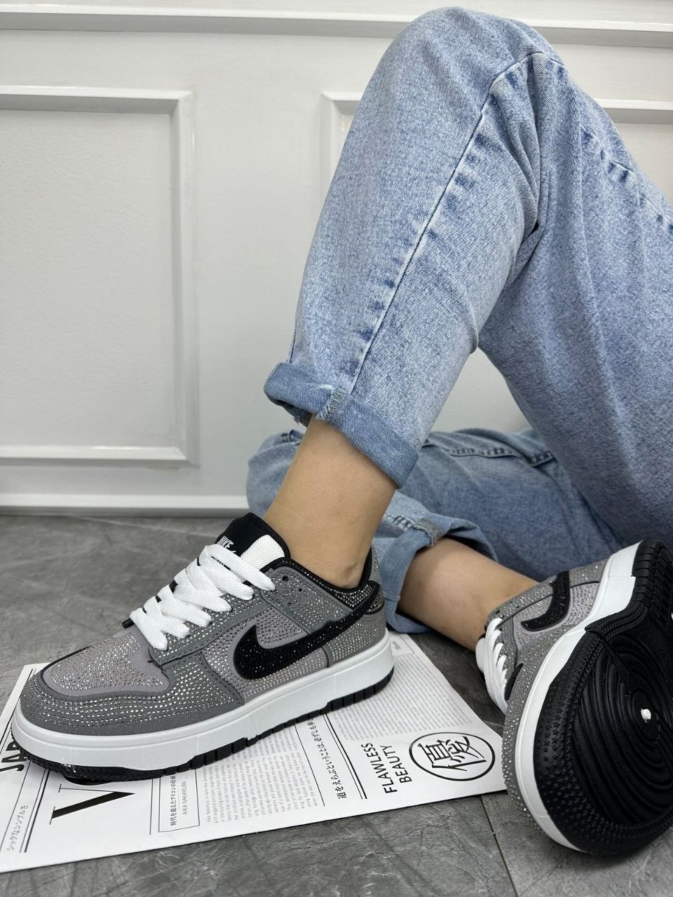 кроссовки,женские кроссовки,swarovski air jordan 1 low hm9208 001,swarovski x nike air jordan 1 low og "stealth",swarovski air jordan 1 low og crystal stealth hm9208-001