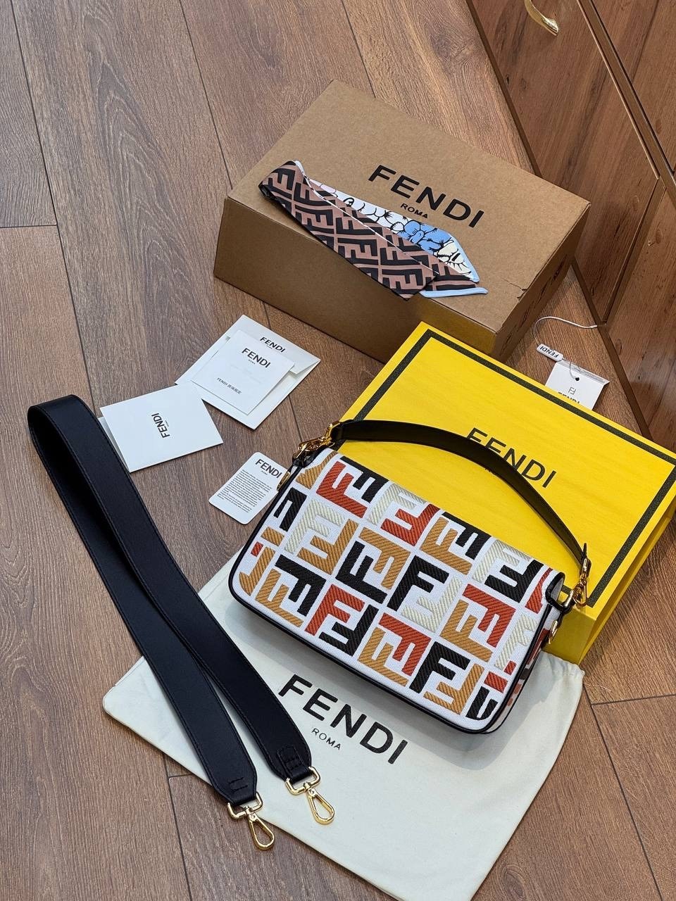 сумка fendi,fendi сумка на плечо,fendi сумка на плечо багет,женская сумка fendi,fendi сумка багет