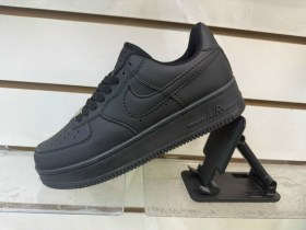 Кроссовки