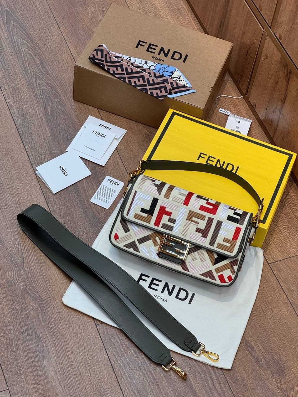 сумка fendi,fendi сумка на плечо,fendi сумка на плечо багет,женская сумка fendi,fendi сумка багет