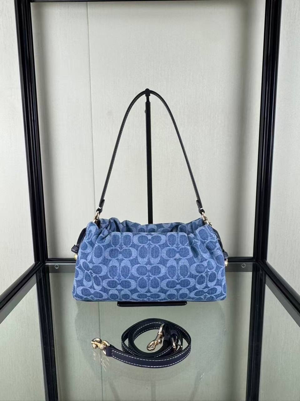 сумка coach denim,coach ch139 teri shoulder bag signature chambray blue,coach женская сумка,coach denim sling shoulder bag,cумка coach