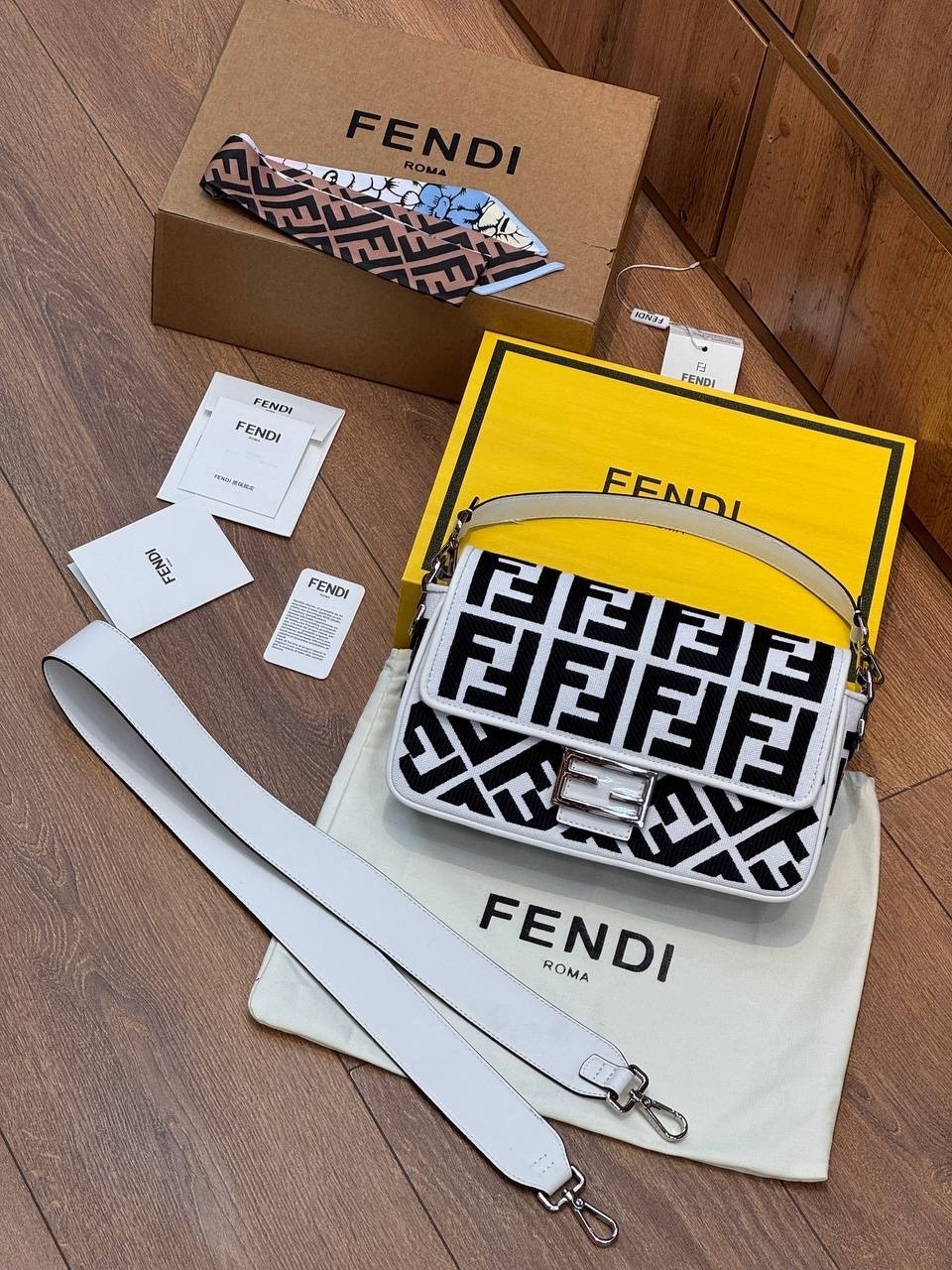 fendi сумка на плечо багет,сумка fendi,fendi сумка на плечо,женская сумка fendi,сумка фенди