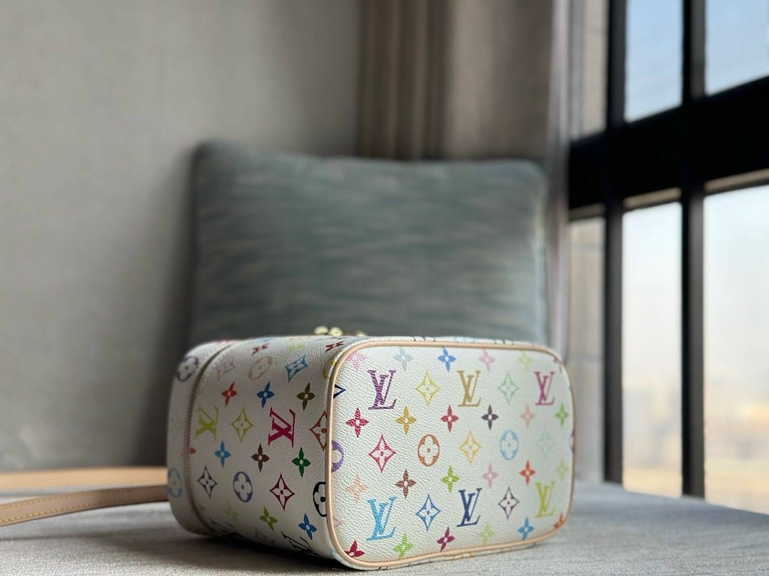louis vuitton косметичка,louis vuitton косметичка louis vuitton,louis vuitton сумка,сумка женская louis vuitton,louis vuitton сумка на плечо