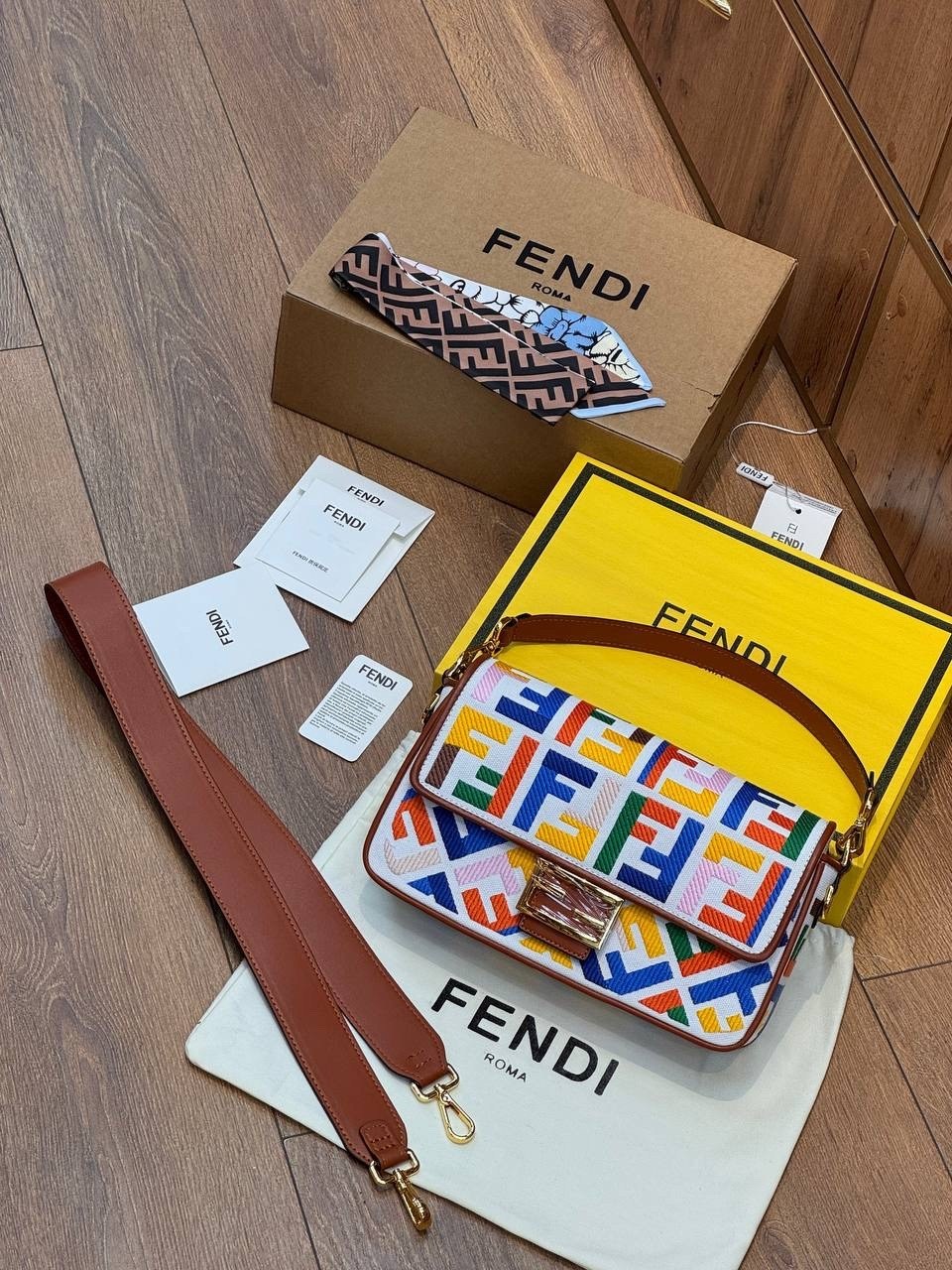 fendi сумка на плечо багет,сумка fendi,fendi сумка на плечо,женская сумка fendi,сумка фенди