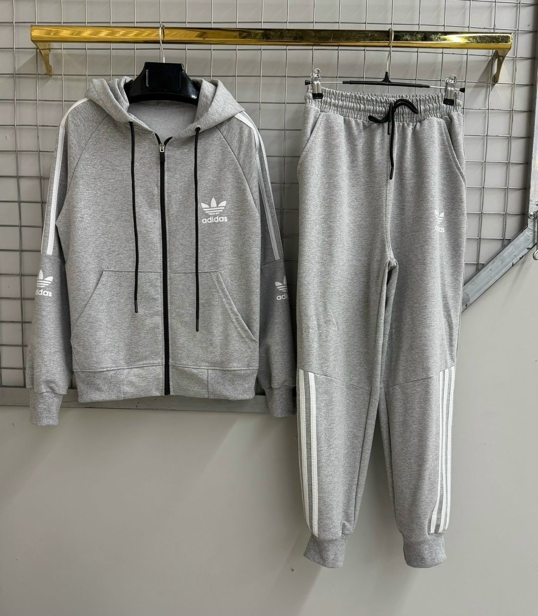 костюм спортивный adidas,детский спортивный костюм для мальчика,мужской спортивный костюм адидас серый,костюм адидас,серый костюм адидас