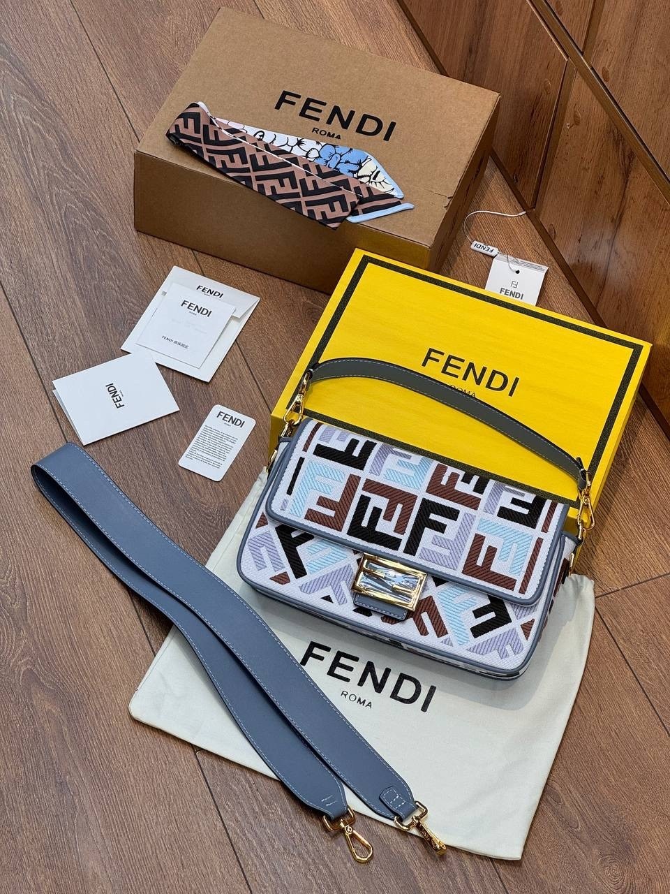 fendi сумка на плечо багет,сумка fendi,fendi сумка на плечо,женская сумка fendi,сумка фенди