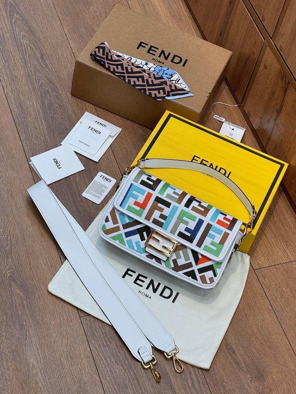 сумка fendi,fendi сумка на плечо,fendi сумка на плечо багет,женская сумка fendi,fendi сумка багет