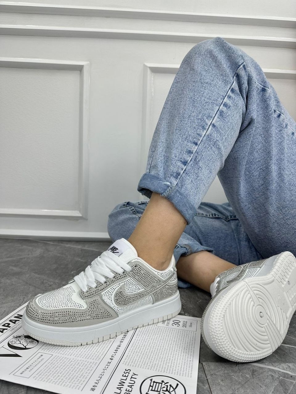 кроссовки,женские кроссовки,swarovski air jordan 1 low hm9208 001,swarovski x nike air jordan 1 low og "stealth",swarovski air jordan 1 low og crystal stealth hm9208-001