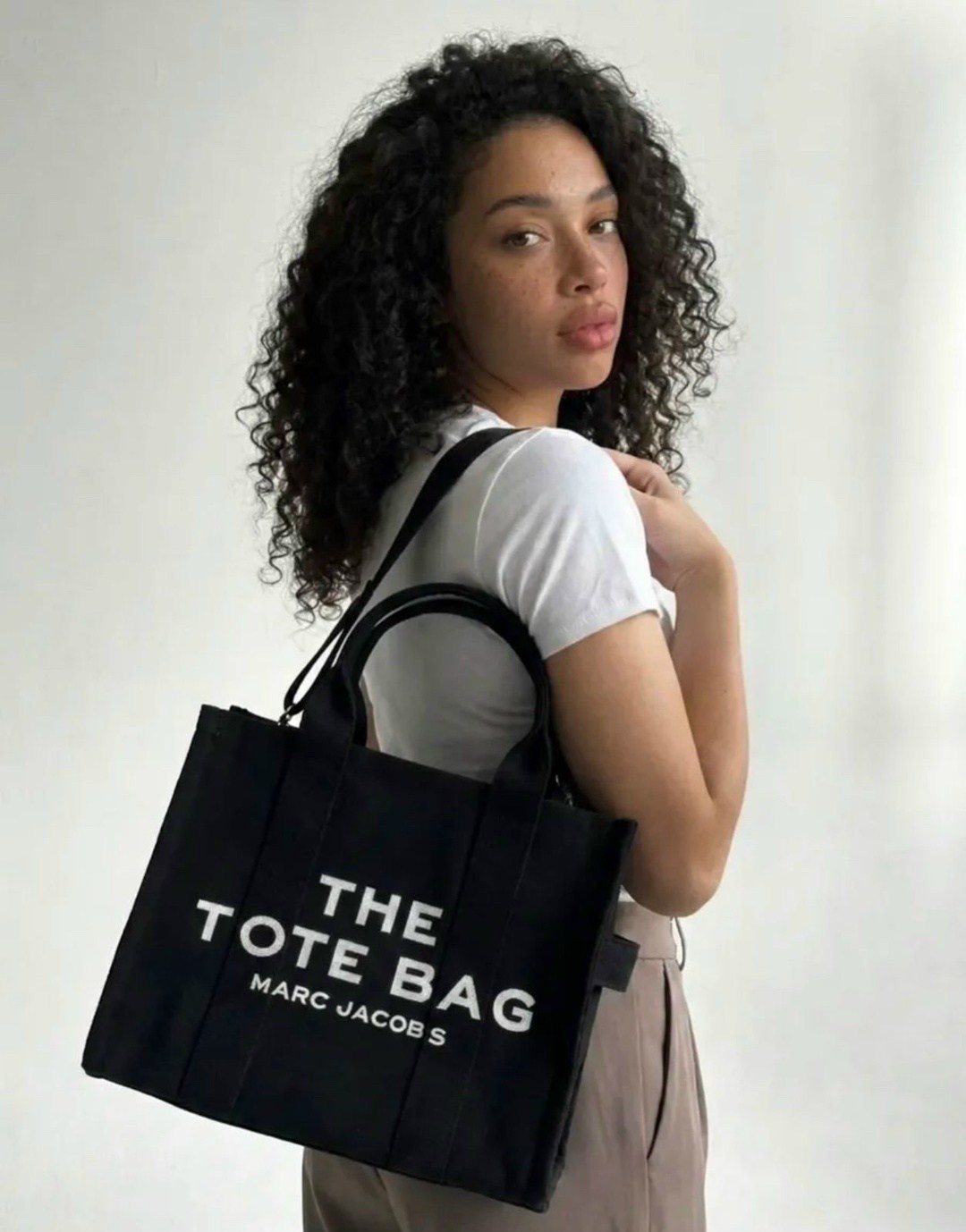 the tote bag marc jacobs,сумка шоппер the tote bag marc jacobs,marc jacobs the tote bag сумка,marc jacobs сумка тоут,сумка на плечо шоппер marc jacobs