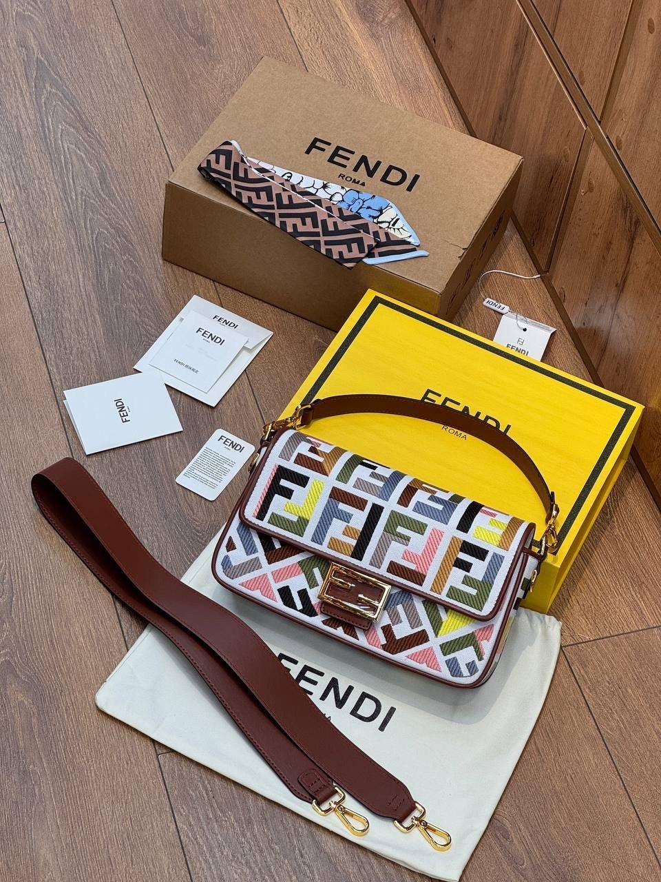 fendi сумка на плечо багет,сумка fendi,fendi сумка на плечо,женская сумка fendi,сумка фенди