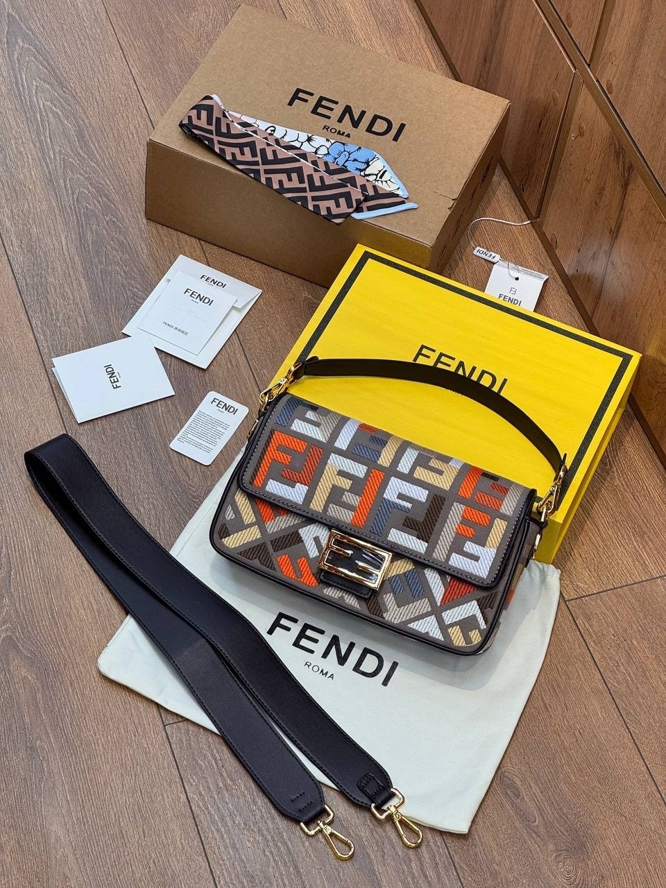 fendi сумка на плечо багет,сумка fendi,fendi сумка на плечо,женская сумка fendi,сумка фенди