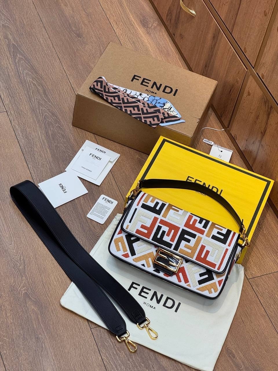 сумка fendi,fendi сумка на плечо,fendi сумка на плечо багет,женская сумка fendi,fendi сумка багет