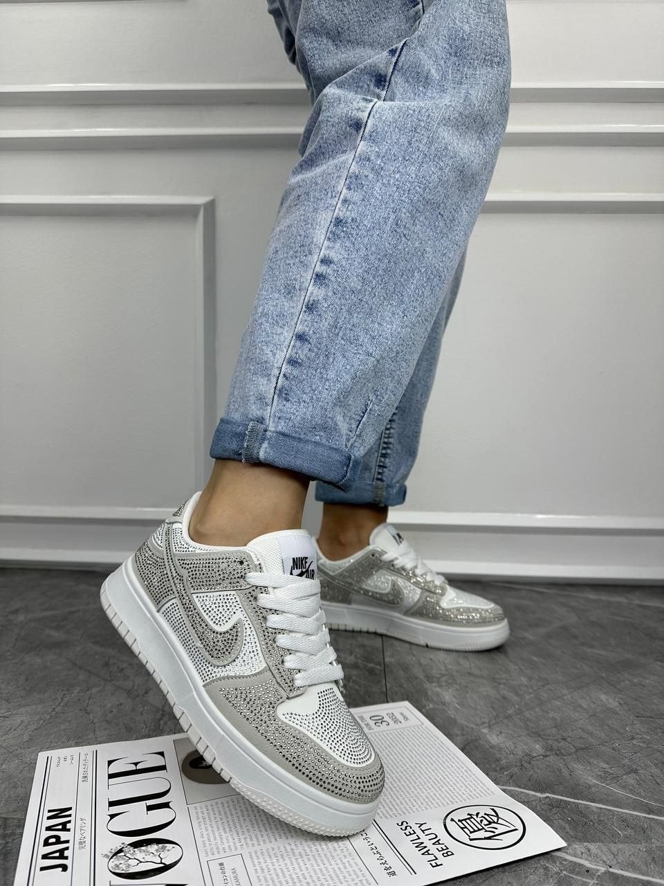 кроссовки,женские кроссовки,swarovski air jordan 1 low hm9208 001,swarovski x nike air jordan 1 low og "stealth",swarovski air jordan 1 low og crystal stealth hm9208-001