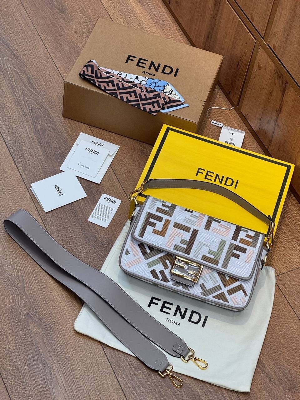 fendi сумка на плечо багет,сумка fendi,fendi сумка на плечо,женская сумка fendi,сумка фенди