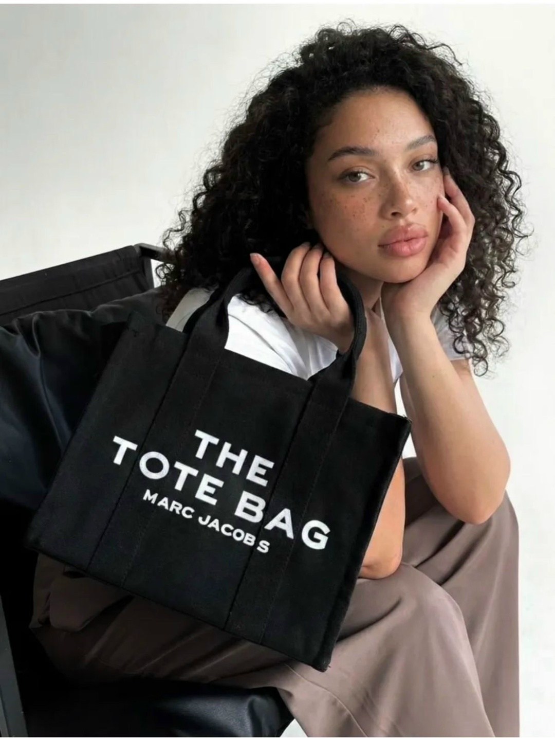 the tote bag marc jacobs,сумка шоппер the tote bag marc jacobs,marc jacobs the tote bag сумка,marc jacobs сумка тоут,сумка на плечо шоппер marc jacobs