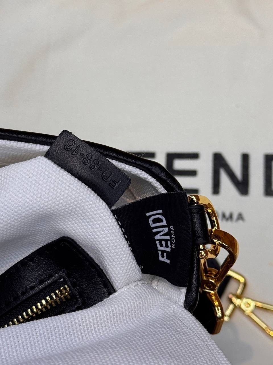 сумка fendi,fendi сумка на плечо,fendi сумка на плечо багет,женская сумка fendi,fendi сумка багет