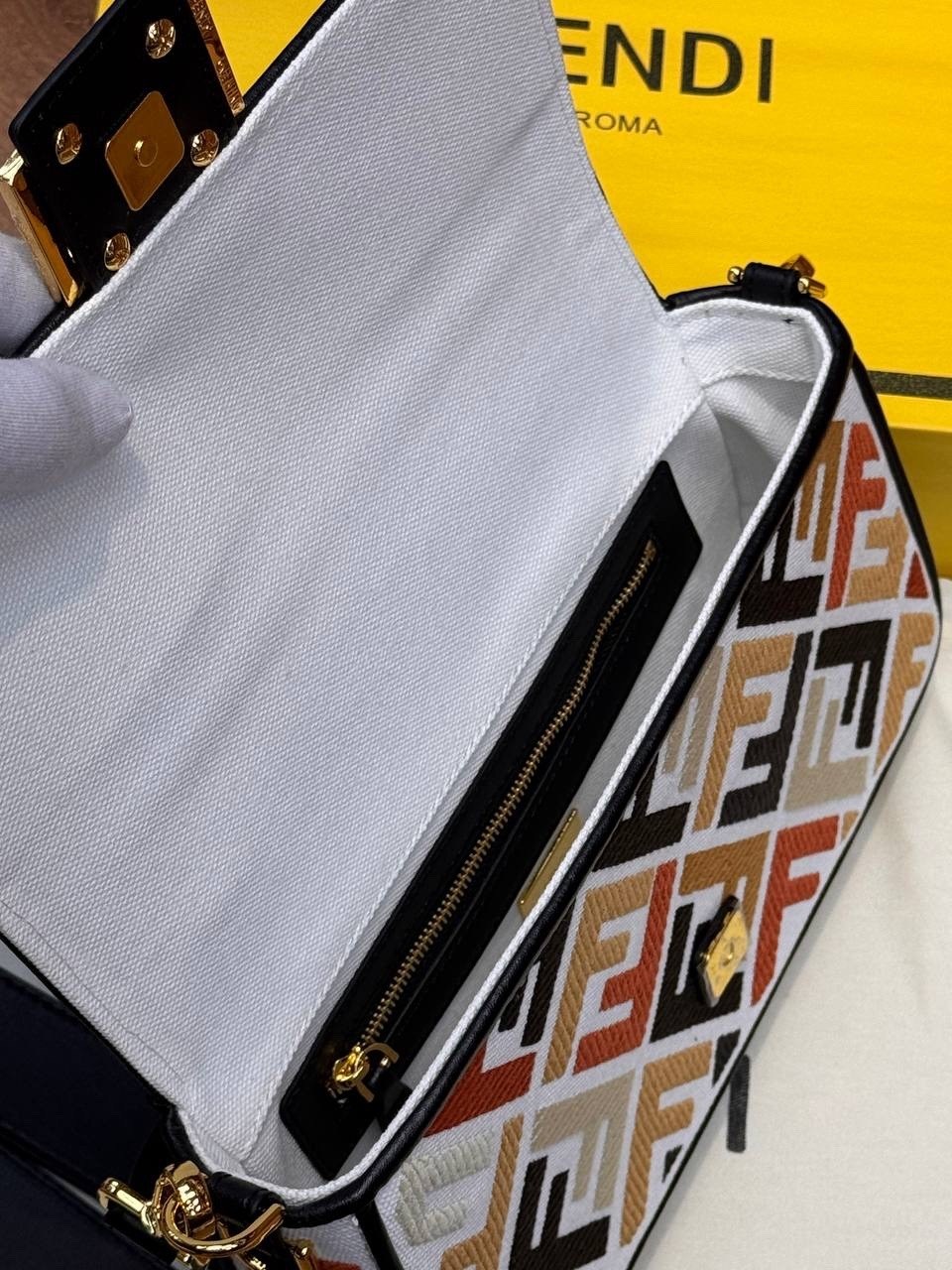 сумка fendi,fendi сумка на плечо,fendi сумка на плечо багет,женская сумка fendi,fendi сумка багет