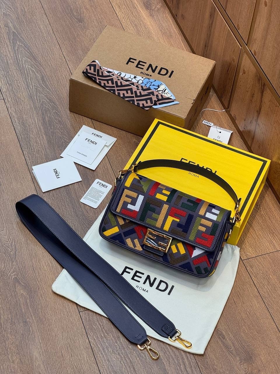 fendi сумка на плечо багет,сумка fendi,fendi сумка на плечо,женская сумка fendi,сумка фенди