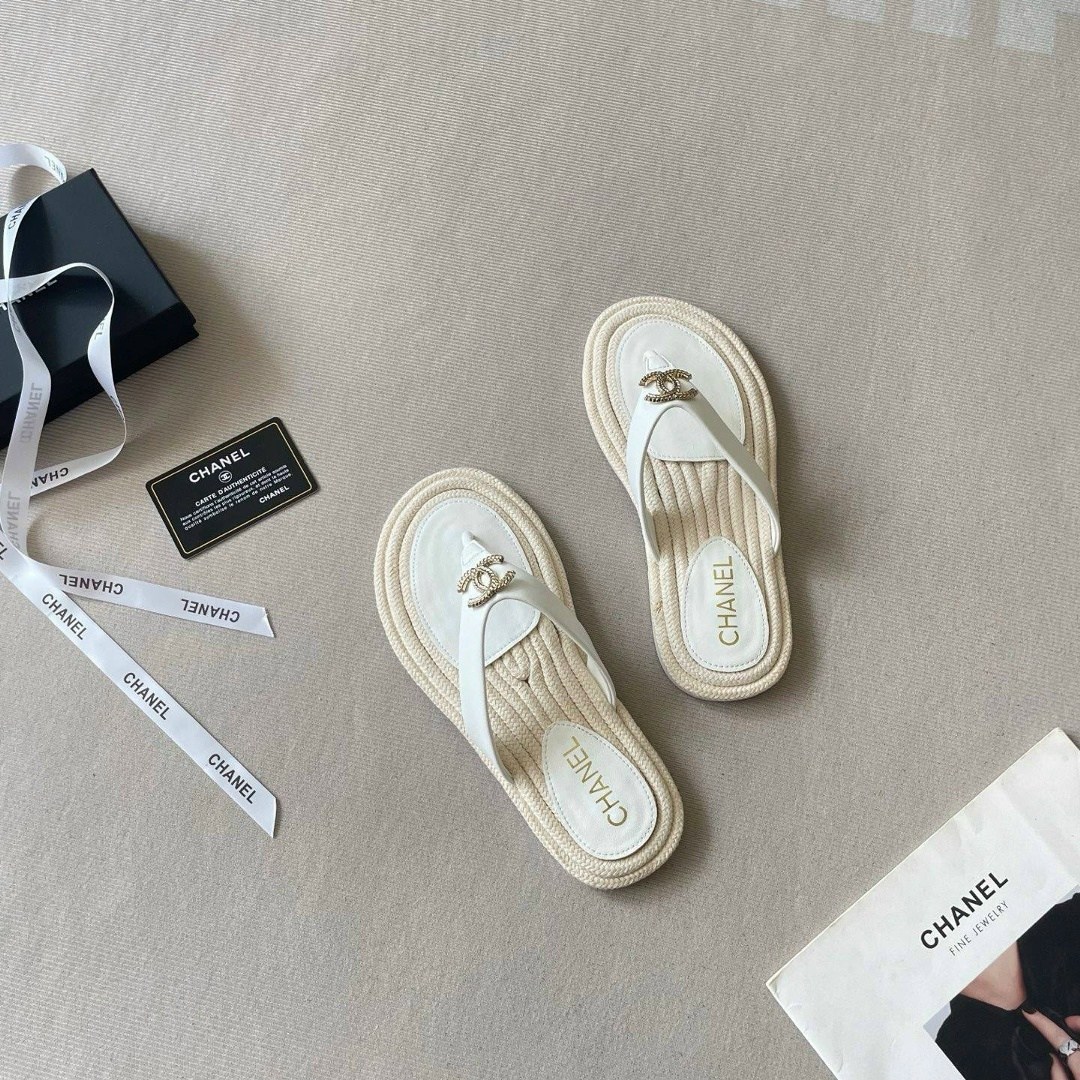 шлепанцы chanel,босоножки chanel,сандалии стильные,сандалии chanel,женские шлепанцы