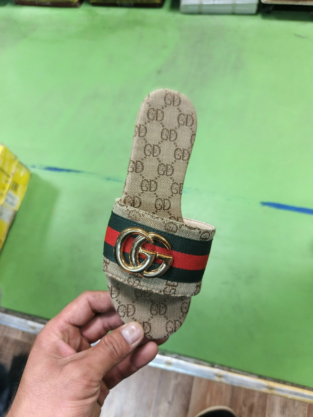 шлепанцы женские,,шлепки женские,модные тапочки,шлепанцы gucci женские