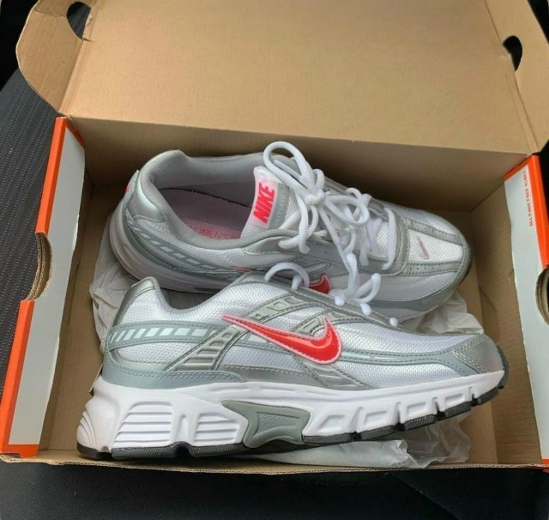 кроссовки nike initiator,кроссовки nike,кроссовки женские nike initiator белые,кроссовки женские nike wmns initiator white/cerry/metallic silver,nike initiator