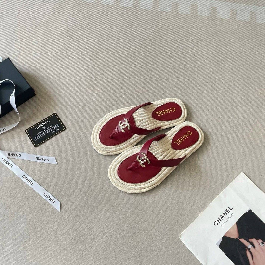 ,шлепанцы chanel,тапочки женские chanel,босоножки шанель,модные тапочки