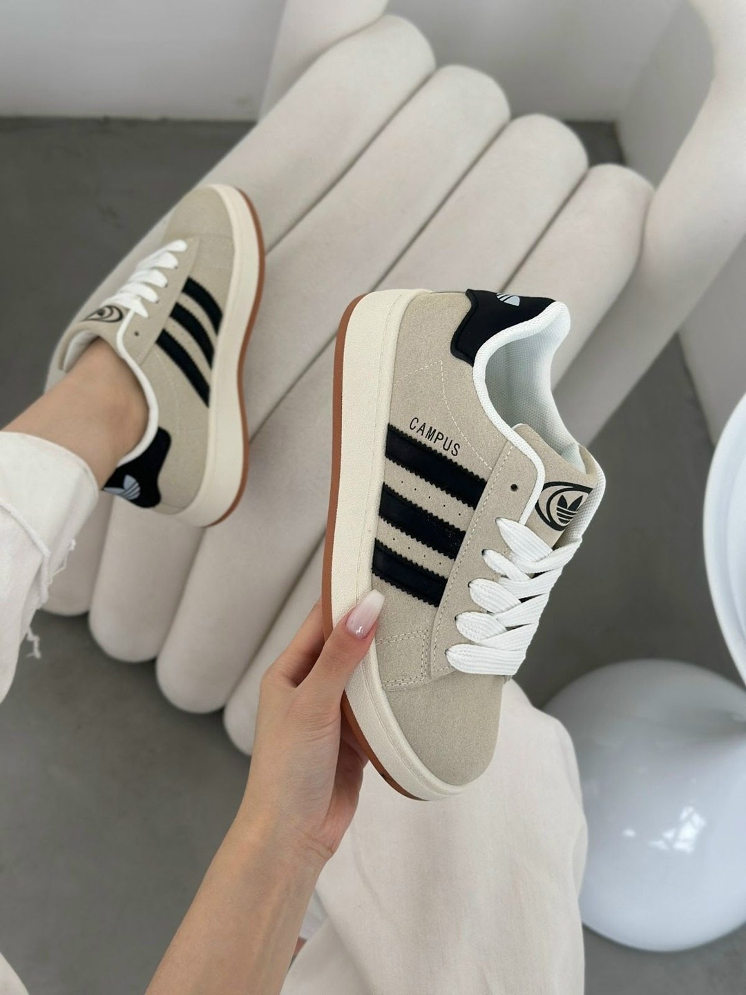 кроссовки adidas,кроссовки adidas campus,кроссовки adidas campus утепленные,кроссовки адидас белые с черными полосками,топовые кроссовки адидас