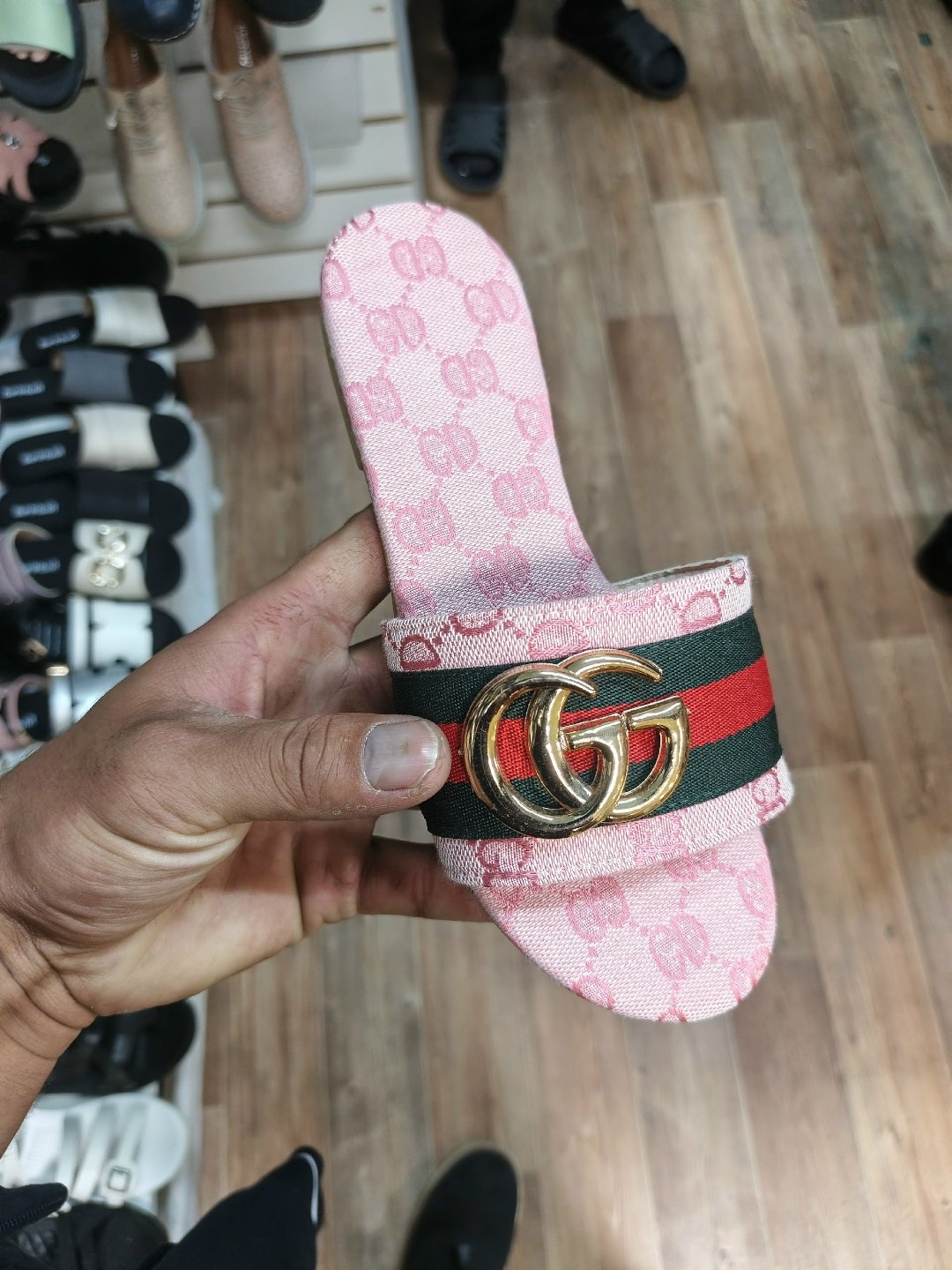 шлепанцы женские,,шлепки женские,модные тапочки,шлепанцы gucci женские