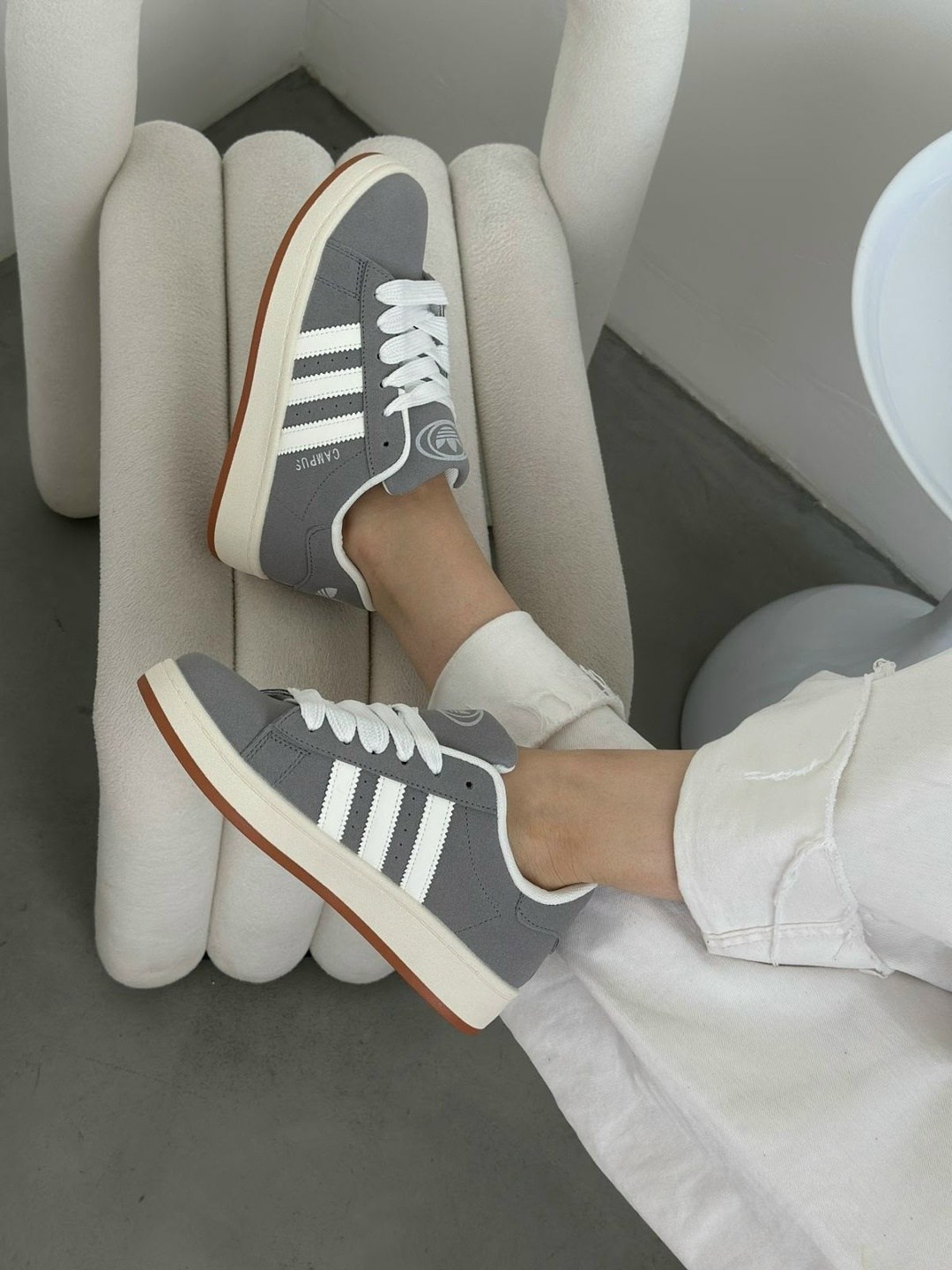 кроссовки adidas,кроссовки adidas campus,кроссовки adidas campus утепленные,кроссовки адидас белые с черными полосками,топовые кроссовки адидас