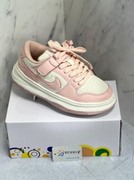 Кроссовки