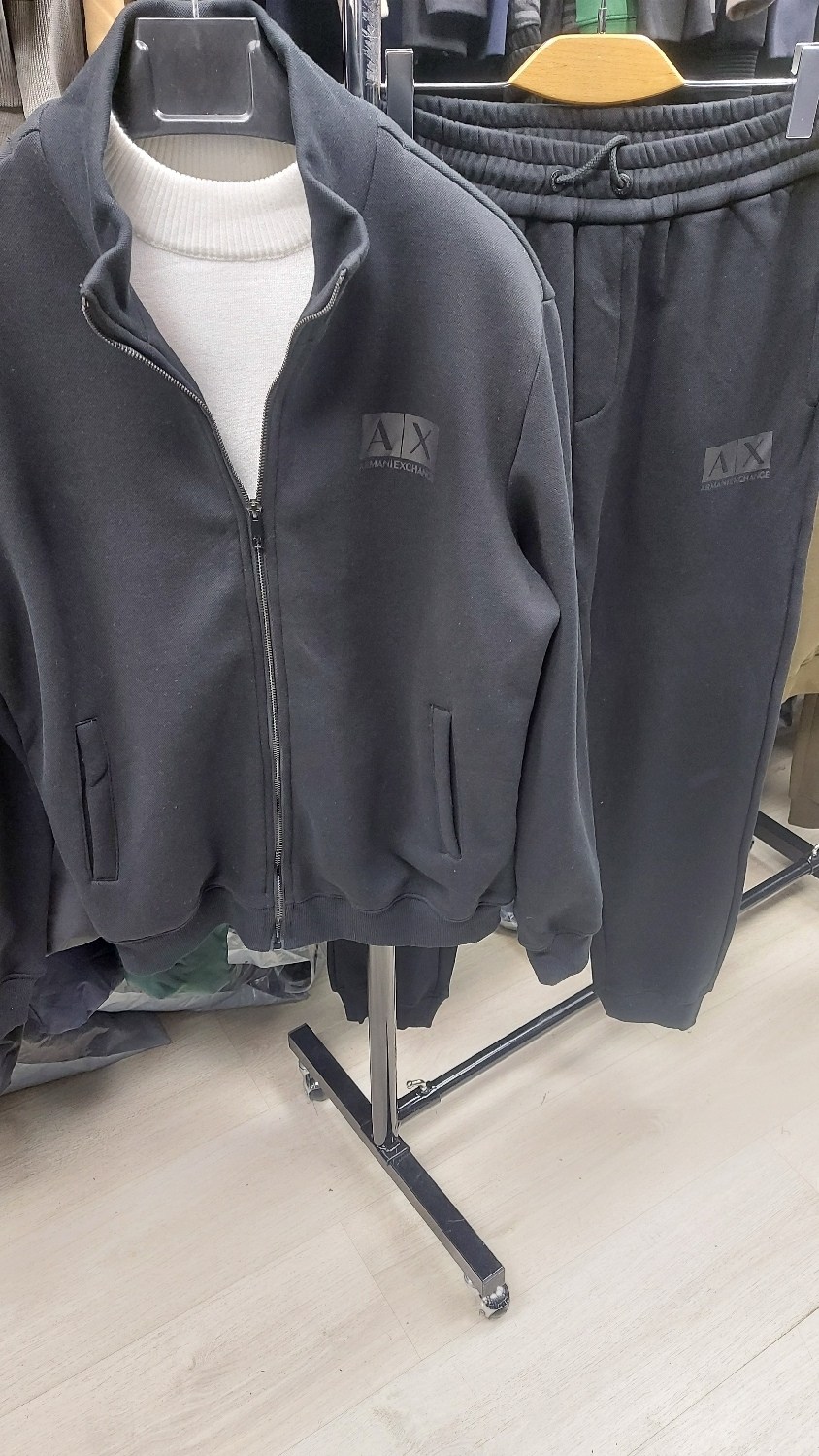 штаны спортивные armani exchange,штаны спортивные,спортивные брюки,брюки спортивные armani exchange,мужские спортивные штаны