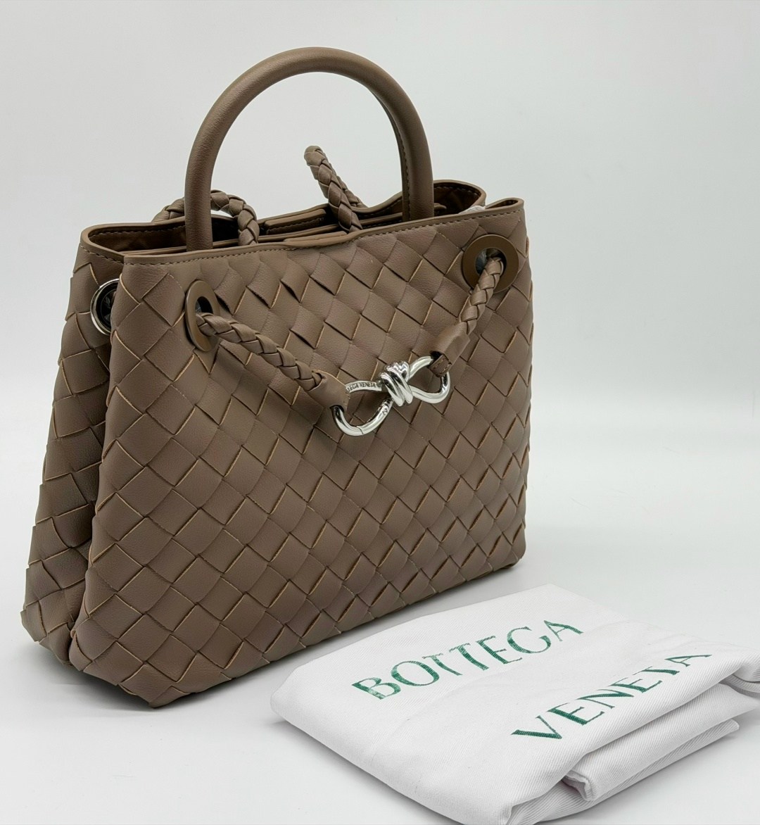 женская сумка bottega veneta,сумка bottega veneta,оливковая кожаная сумка bottega veneta andiamo large,сумка bottega,женская плетеная из кожи сумка bottega veneta