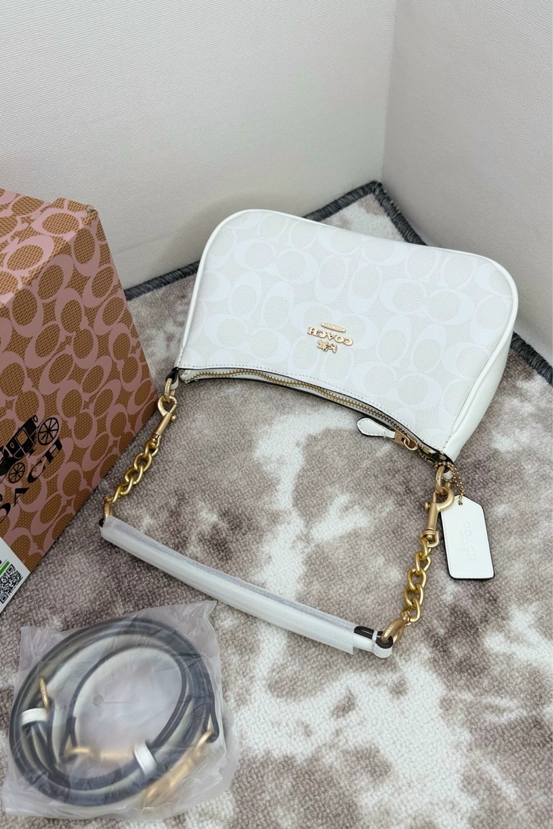 сумка coach,сумка coach женская,сумочка coach teri белая,сумка через плечо coach,сумка coach белая