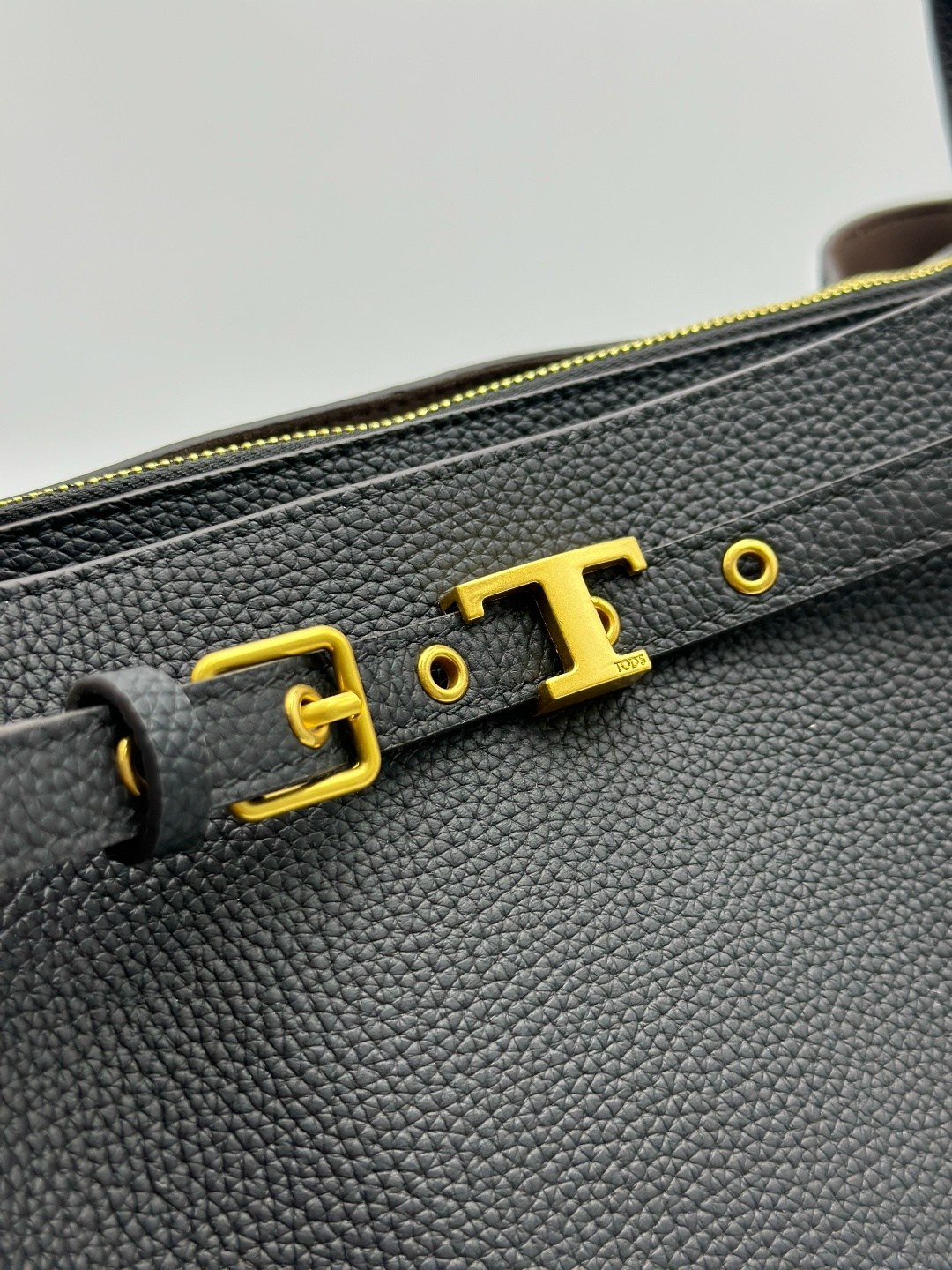 сумка,женская сумка valentino escape черная,черная сумка,женская сумка,сумки женская кожаная