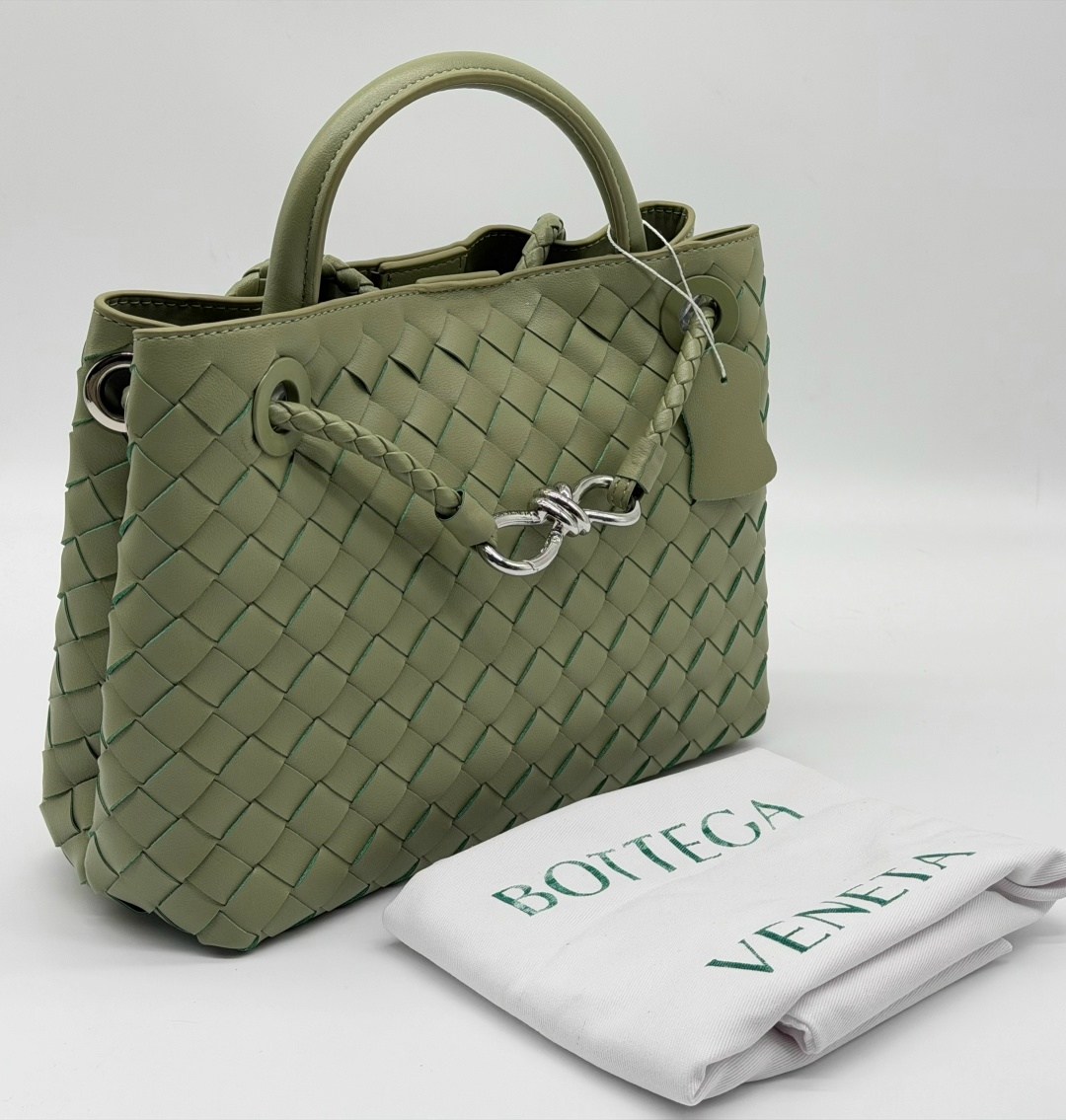 женская сумка bottega veneta,сумка bottega veneta,оливковая кожаная сумка bottega veneta andiamo large,сумка bottega,женская плетеная из кожи сумка bottega veneta