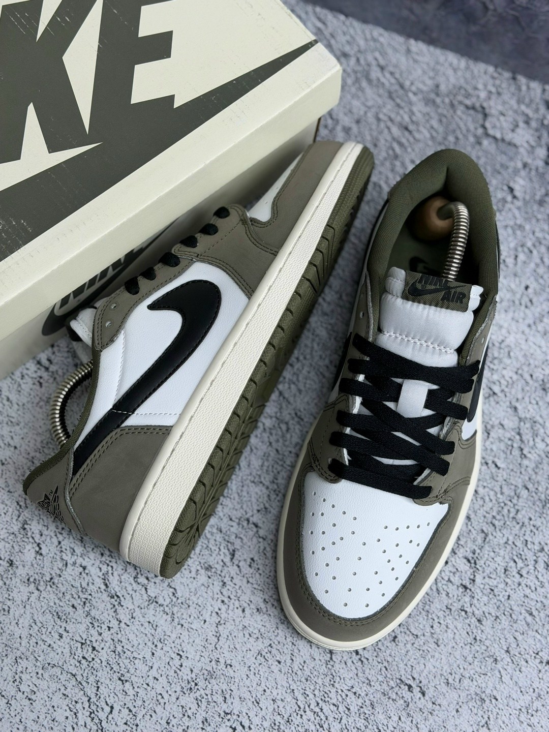 кроссовки nike air jordan 1 golf travis scott neutral olive,кроссовки nike air jordan 1 low travis scott golf,кроссовки nike travis scott x air jordan 1 low,кроссовки nike air jordan 1 low,кроссовки