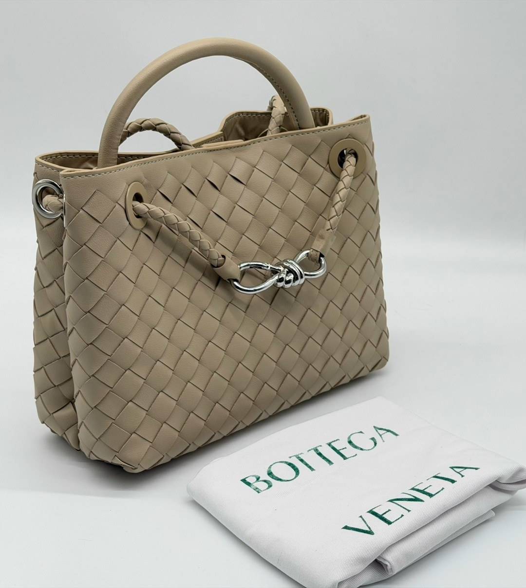 женская сумка bottega veneta,сумка bottega veneta,оливковая кожаная сумка bottega veneta andiamo large,сумка bottega,женская плетеная из кожи сумка bottega veneta