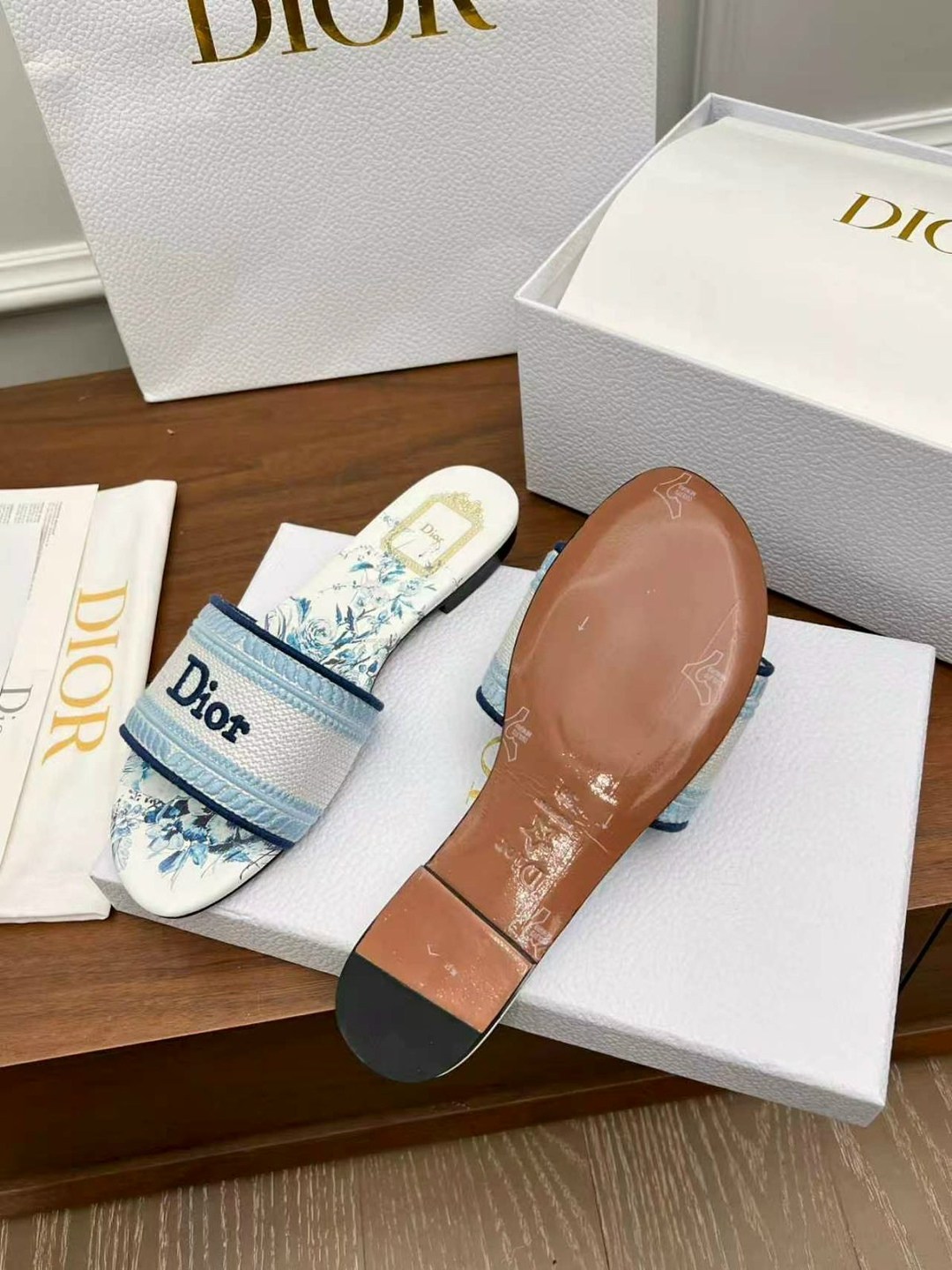 christian dior шлепанцы коллекция 2026,шлепанцы christian dior,шлепки кристиан диор,шлепки диор,шлепки диор женские