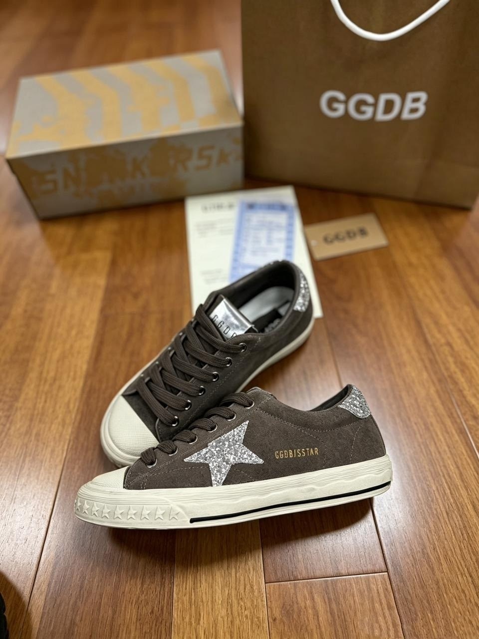,кроссовки golden goose,коричневые кроссовки ball star golden goose anthracite silver,мужские замшевые низкие кроссовки с вышитыми звездами superstar golden goose коричневый,кеды golden goose