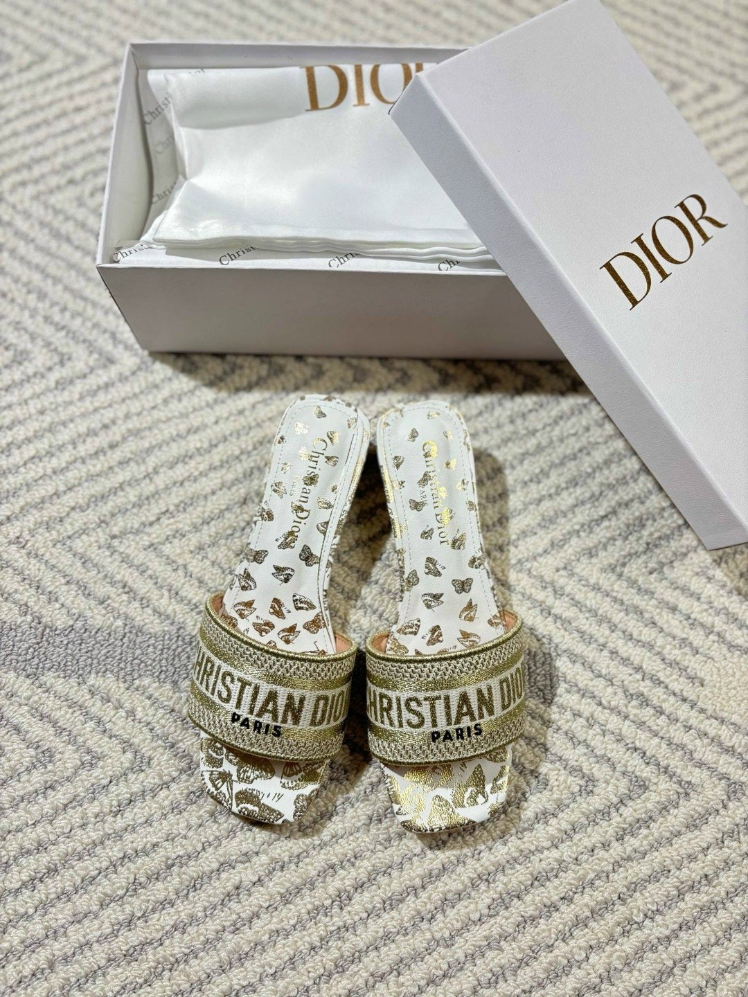 босоножки сабо кристиан диор женские,шлепанцы кристиан диор,шлепанцы christian dior,шлепки диор,босоножки christian dior