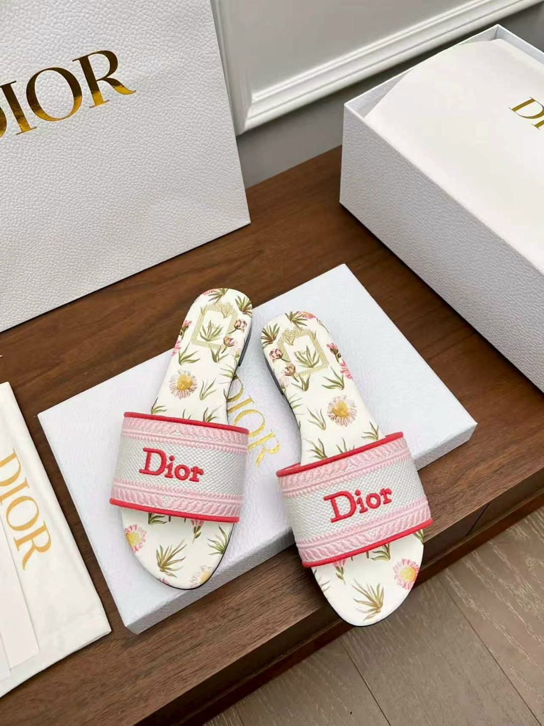 christian dior шлепанцы коллекция 2026,шлепанцы christian dior,шлепки кристиан диор,шлепки диор,шлепки диор женские