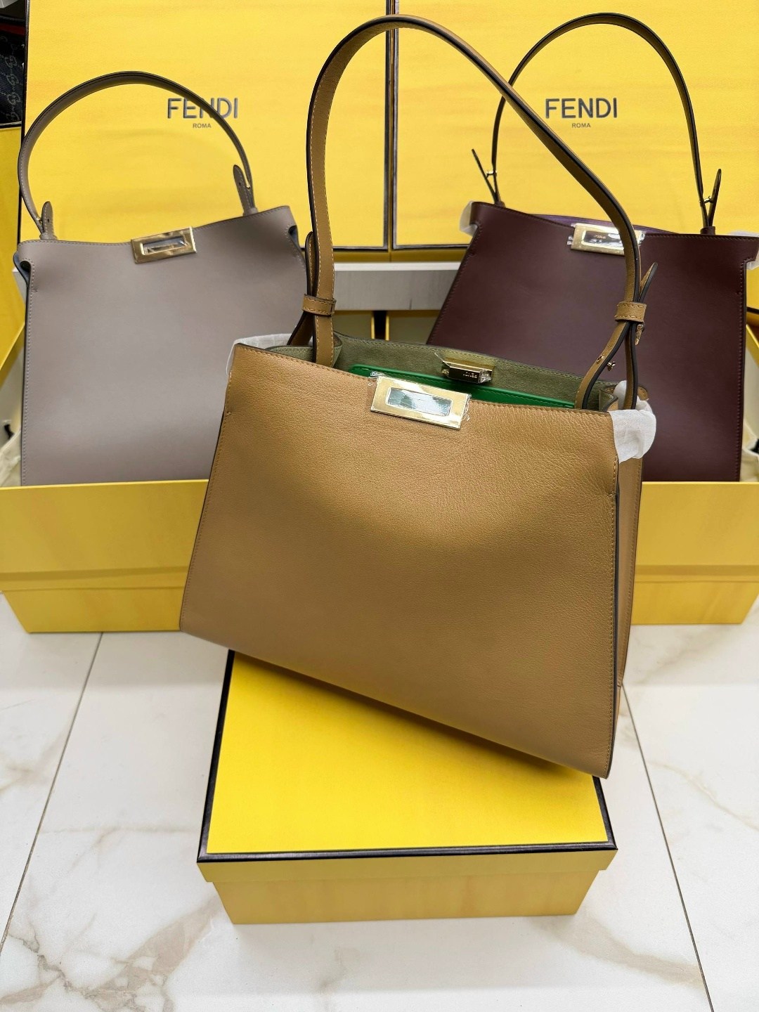fendi женская сумка,сумка фенди,fendi сумка,сумка fendi peekaboo iseeu бежевая,fendi сумка тоут
